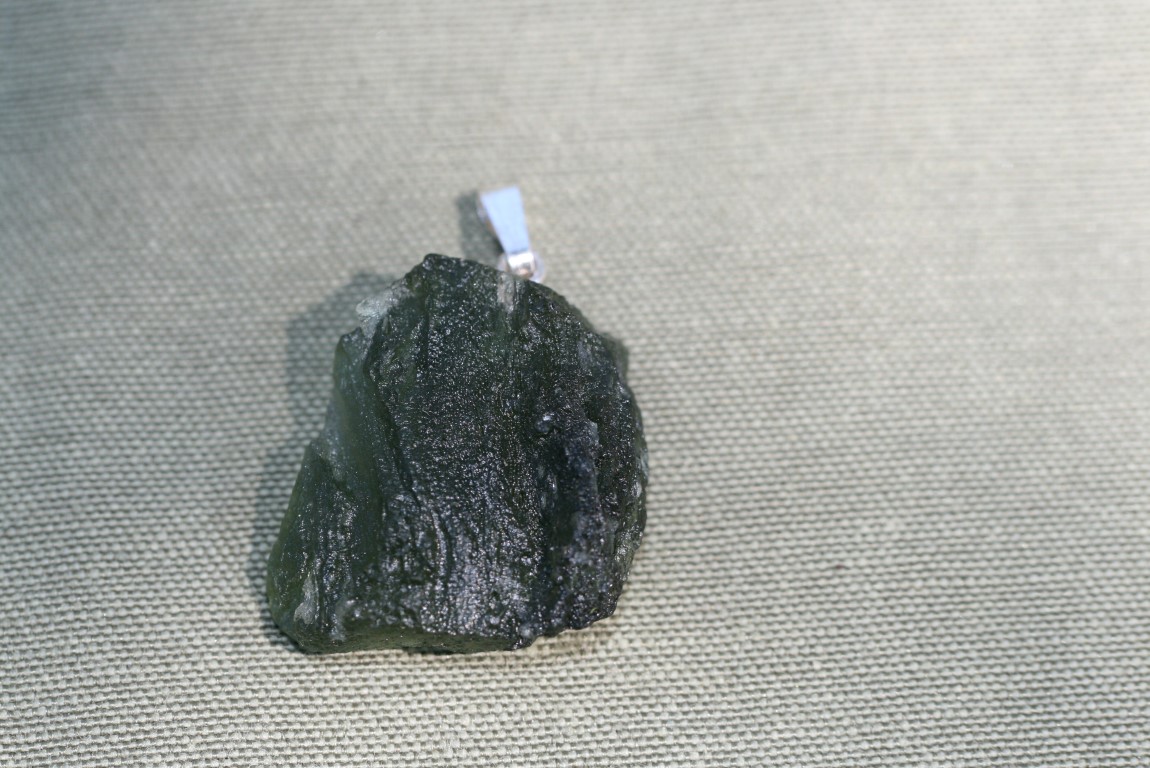 Moldavite Pendant balances the heart chakra 5010